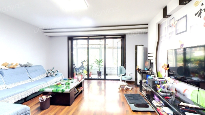 出售  燕赵花园南北通透三居双卫  带80平米小院-客厅