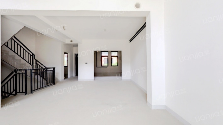 云樾河山二手房实景图