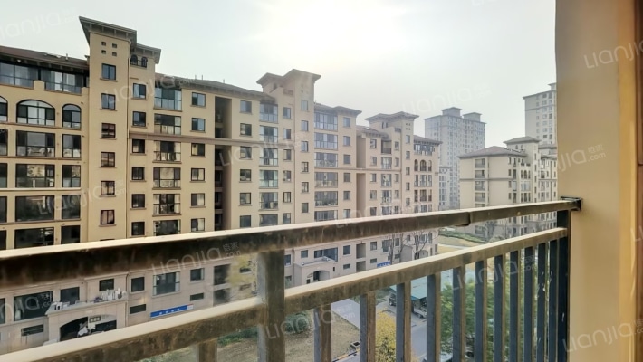 现代城鸿泰园四期二手房实景图