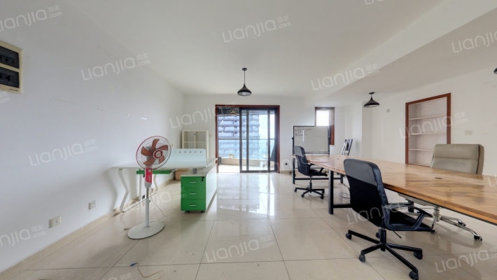 新南中心二手房实景图