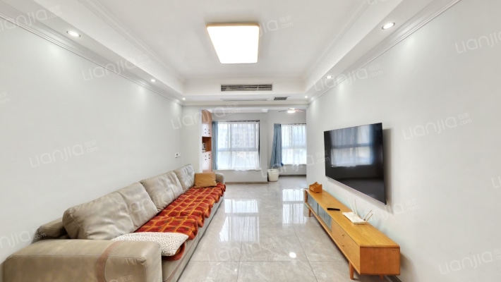 融创春晖十里岚峰庭二手房实景图