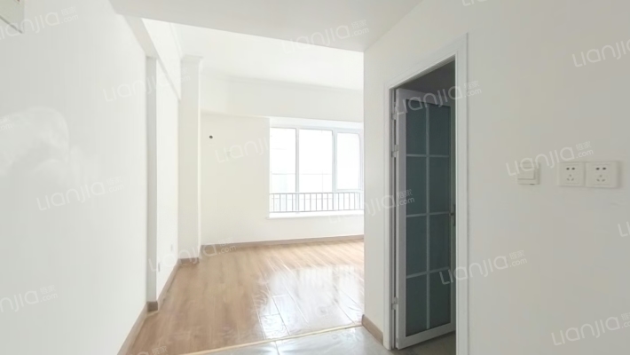 冠瑞财富广场二手房实景图