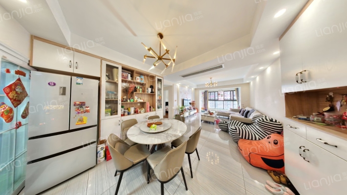 中德英伦联邦C区二手房实景图