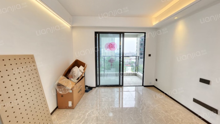 卓越蔚蓝领秀二手房实景图