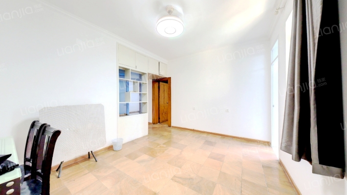 体育馆路12号二手房实景图