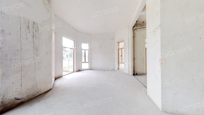 莲花山高尔夫别墅二手房实景图