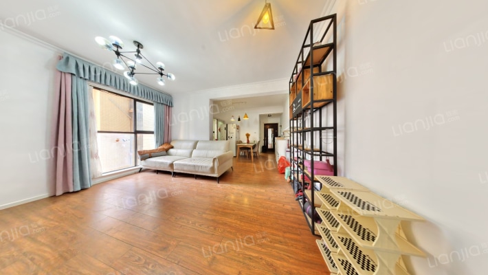 蓝润华府春天二手房实景图