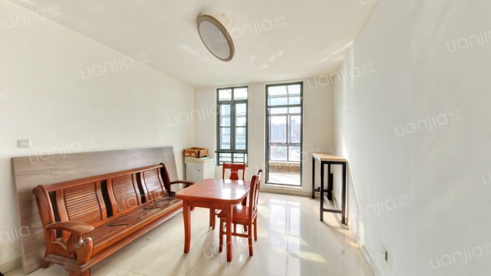 新里梵顿公馆凡尔赛区二手房实景图