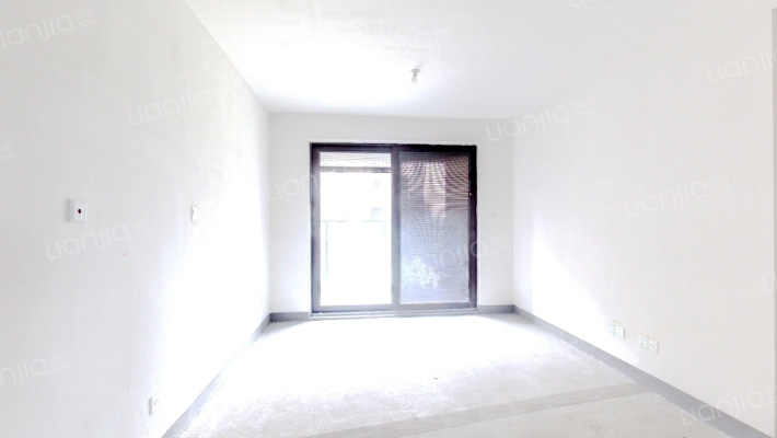 国展和昌芳草庭二手房实景图