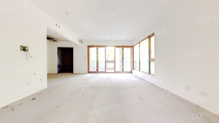 麓山国际茵特拉肯B区二手房实景图