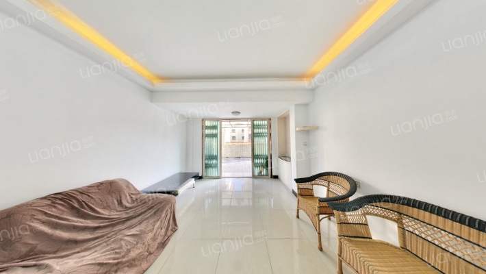 星湖华苑二手房实景图