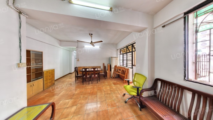 卫生院宿舍二手房实景图