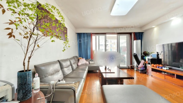 玮鹏花园二手房实景图