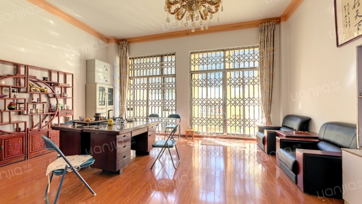 万辉星城卢瓦堡二手房实景图