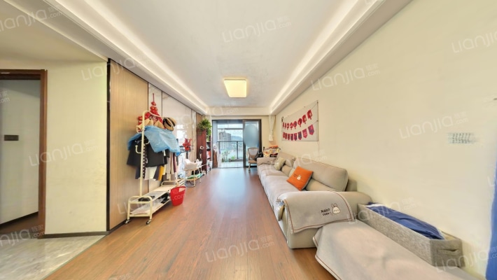卓越蔚蓝铂樾府（普通住宅）二手房实景图