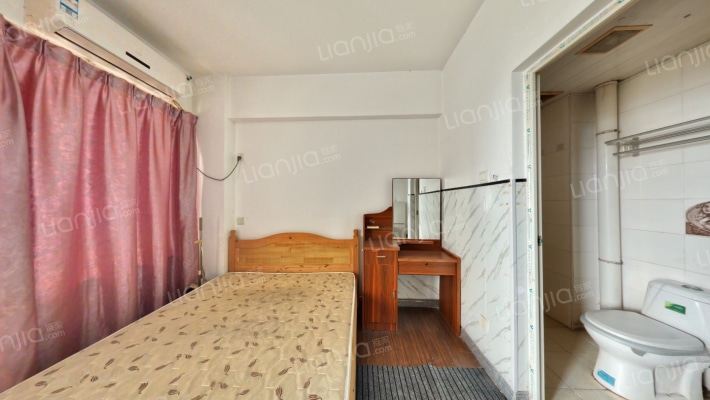 枫叶雅堤二手房实景图