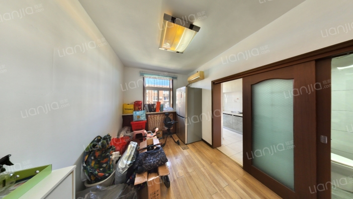 南卫里二手房实景图