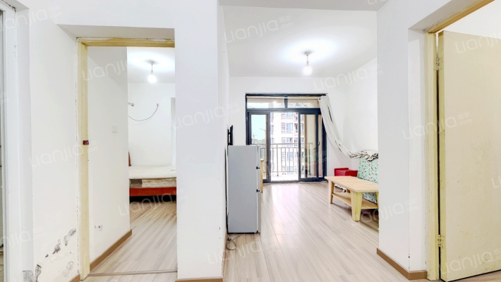 和泰家园300号二手房实景图