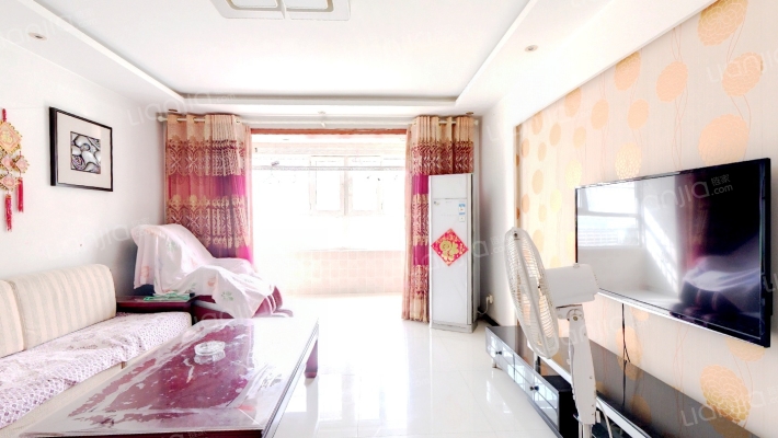 户型通透， 一梯两户， 交通便利-客厅