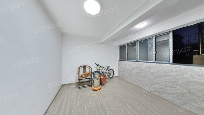 南湖边二手房实景图