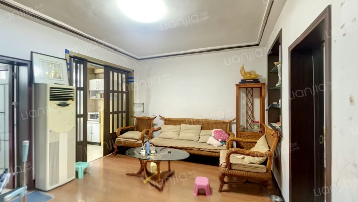 青少年宫家属楼二手房实景图