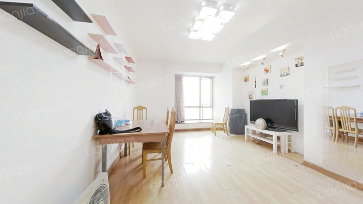 华景新城逸馨居二手房实景图