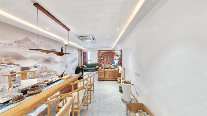 泓家汇峰巢二手房实景图