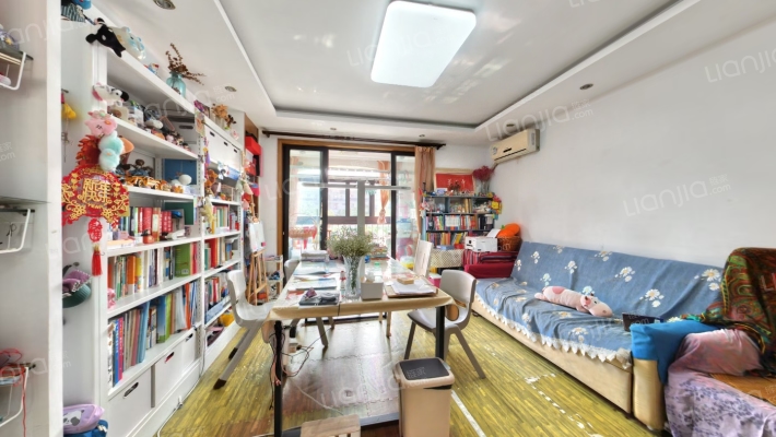 棕榈湾尼盛山庄二手房实景图