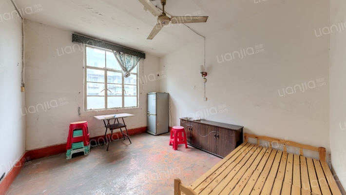 102生活区二手房实景图