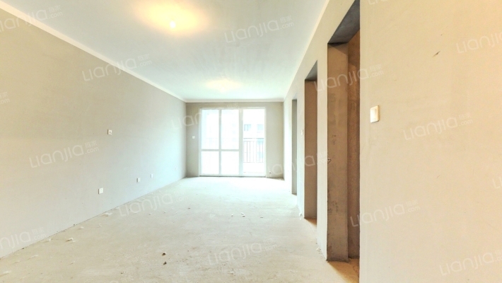 华融三居室纯南向  ，户型方正，采光好。-客厅