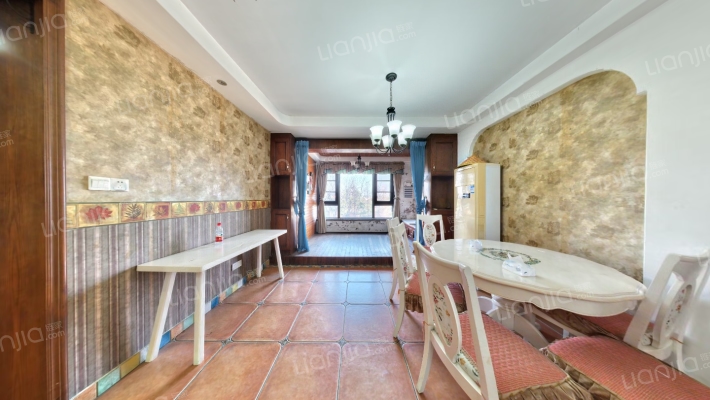 保利国际高尔夫花园塞纳河畔二手房实景图