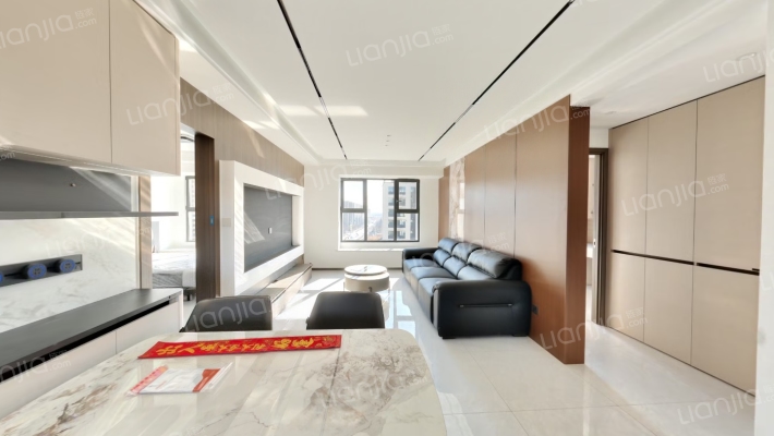 本房是经典的四叶草户型，南北三通透，双明卫-