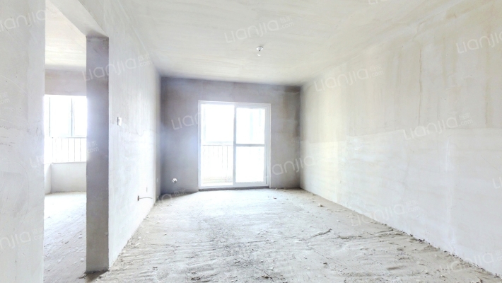 南向两居室，中间楼层，毛坯房任意装-客厅