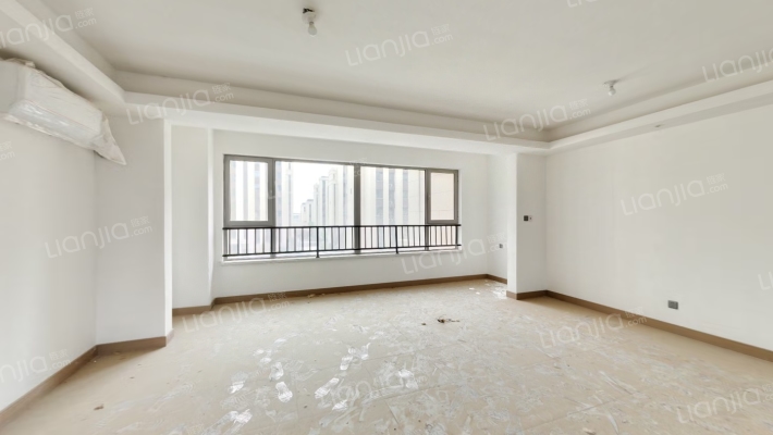 绿地新里里尔公馆二手房实景图