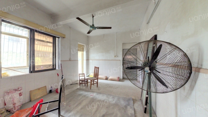 飞龙四区啤酒厂职工楼二手房实景图