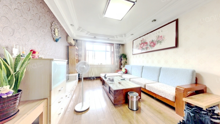 金属小区二手房实景图