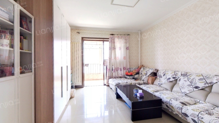 房本满五唯一， 小区集中供暖 看房随时 业主诚心出售-客厅