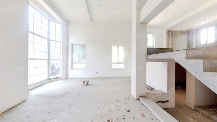 聆湖丽墅二手房实景图