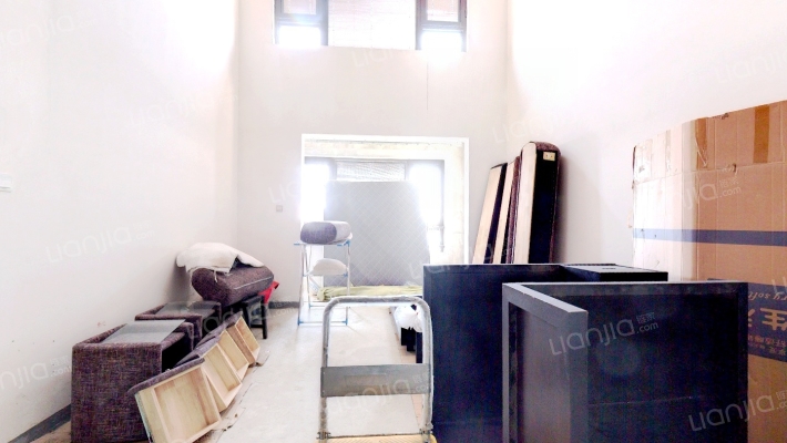 伴湖雅苑二手房实景图