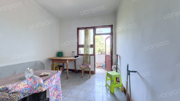 乌当中学宿舍二手房实景图