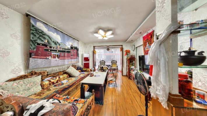 新秀花园二手房实景图