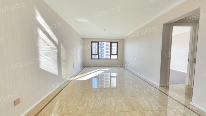 万科翡翠滨江二期二手房实景图