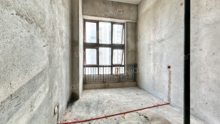 融创孔雀镇二手房实景图