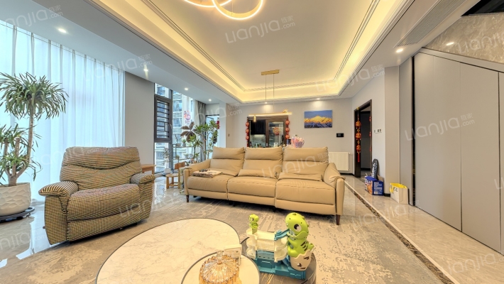 蔚蓝卡地亚云墅二手房实景图