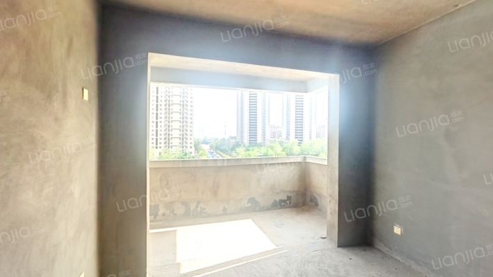 亚丁湾二手房实景图