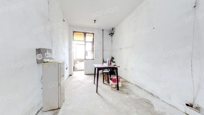 青江东路32号院二手房实景图