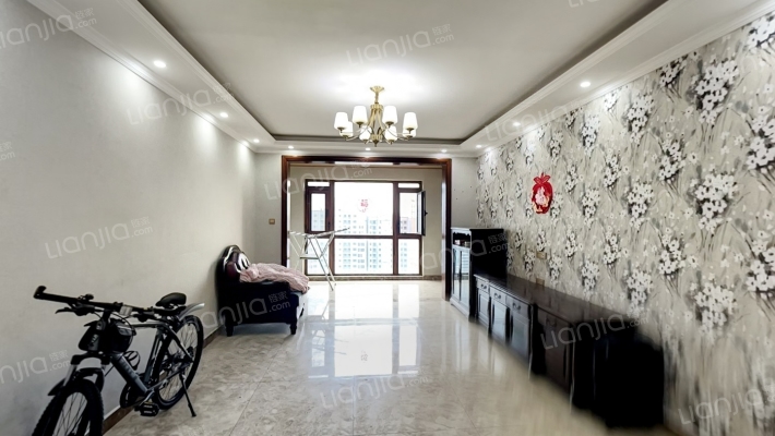 蓝鲸国际二手房实景图