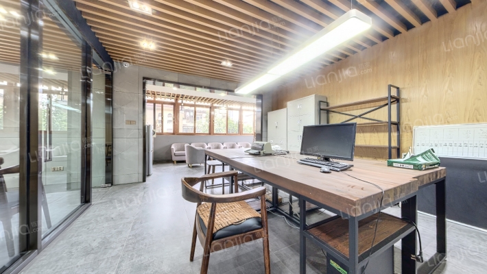 堤亚纳河谷二手房实景图