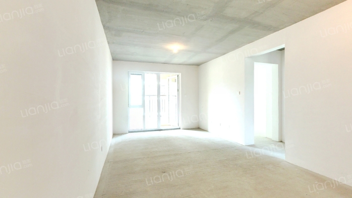 房子是南北通透的，通风效果好，中间楼层，-客厅