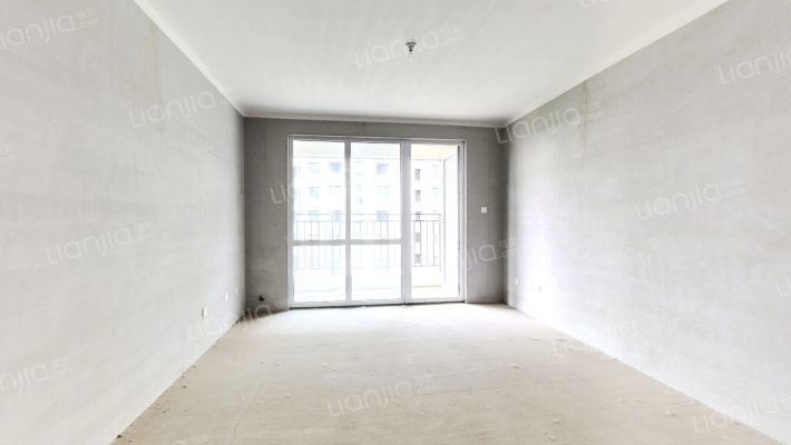 高铁板块一梯两户，洋房带阳台。-客厅